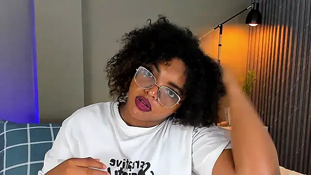 conielaurenth online show from January 6, 2025, 11:52 pm