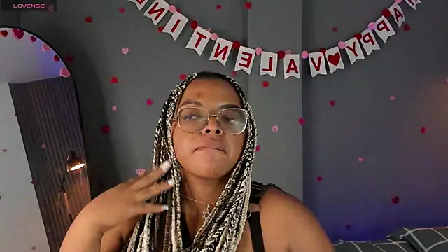 conielaurenth online show from February 13, 2025, 9:06 pm