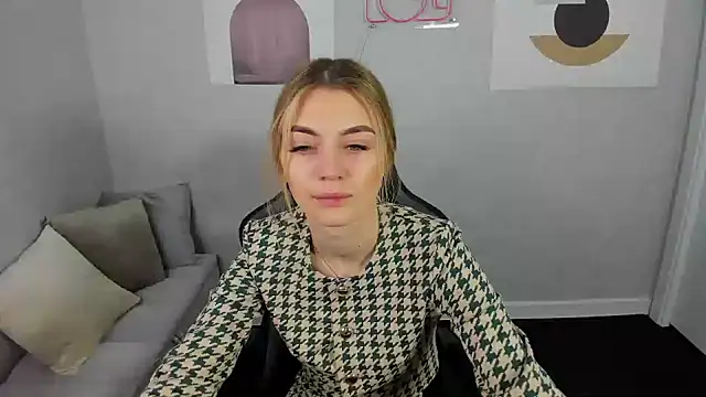 Snapshot of Cherry_Price chatting on January 13, 2025, 4:18 am Cherry Price online show from January 13, 2025, 4:18 am