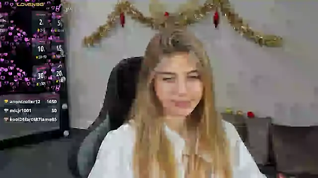 Snapshot of Cherry_Price chatting on January 22, 2025, 3:31 am Cherry Price online show from January 22, 2025, 3:31 am