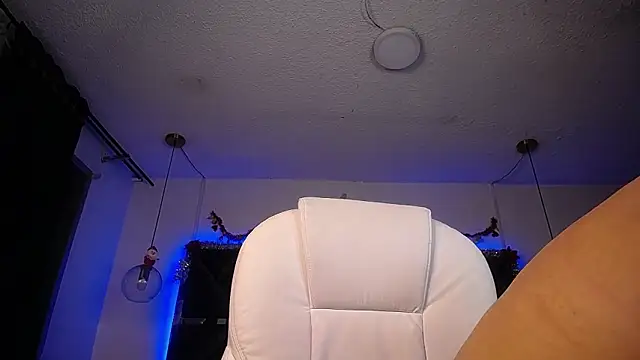 Snapshot of MIA_YOURHOTTIE chatting on December 10, 2024, 2:27 am MIA YOURHOTTIE online show from December 10, 2024, 2:27 am