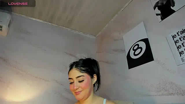 Snapshot of Belliinda_21 chatting on April 21, 2026, 7:06 pm Belliinda 21 online show from April 21, 2026, 7:06 pm