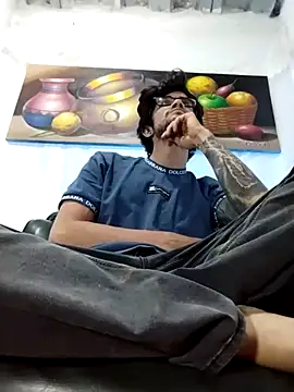 Loggan donnelly online show from April 18, 2026, 4:27 am