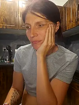 Snapshot of Lenchen_ chatting on April 12, 2026, 7:41 pm Lenchen online show from April 12, 2026, 7:41 pm