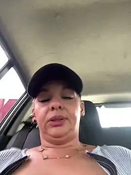 Snapshot of Aligoldbottom chatting on January 26, 2025, 6:16 pm Aligoldbottom online show from January 26, 2025, 6:16 pm