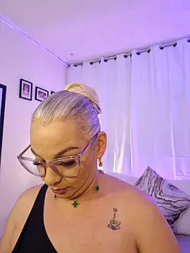 Snapshot of Aligoldbottom chatting on February 27, 2025, 6:42 pm Aligoldbottom online show from February 27, 2025, 6:42 pm