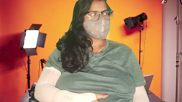 Snapshot of mamoni91 chatting on November 26, 2025, 3:29 am mamoni91 online show from November 26, 2025, 3:29 am