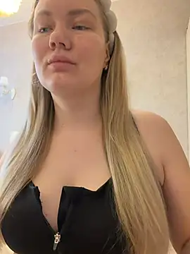 LianaCruz   online show from February 4, 2026, 4:51 am