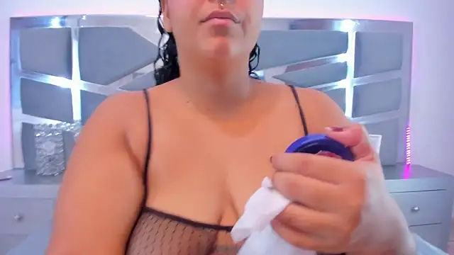 Snapshot of Tiffanymiller00 chatting on December 4, 2024, 12:58 pm Tiffanymiller00 online show from December 4, 2024, 12:58 pm