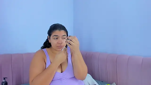 Snapshot of Tiffanymiller00 chatting on December 14, 2024, 1:59 pm Tiffanymiller00 online show from December 14, 2024, 1:59 pm