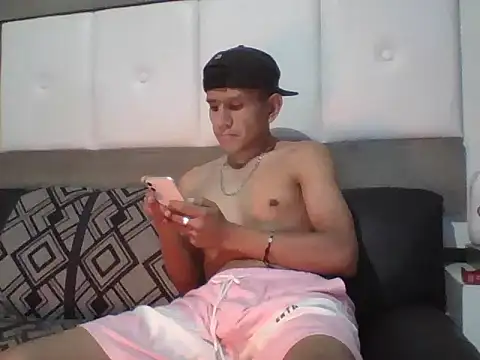 oiram27 online show from November 27, 2025, 9:11 am