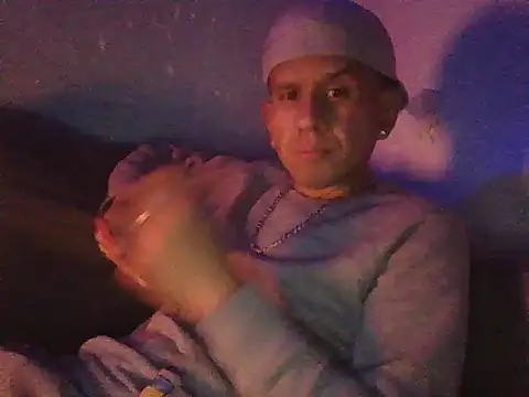 oiram27 online show from December 15, 2025, 7:12 am