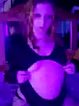 Snapshot of angel_star420864 chatting on March 5, 2025, 4:13 am angel star420864 online show from March 5, 2025, 4:13 am