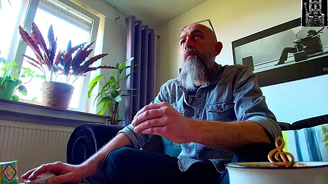 Kingsscepter online show from March 9, 2025, 1:37 pm