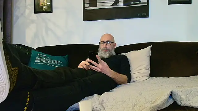 Snapshot of Kingsscepter chatting on February 4, 2026, 5:19 pm Kingsscepter online show from February 4, 2026, 5:19 pm