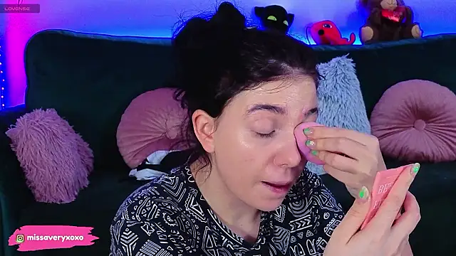 AveryWillow online show from March 24, 2026, 11:54 pm