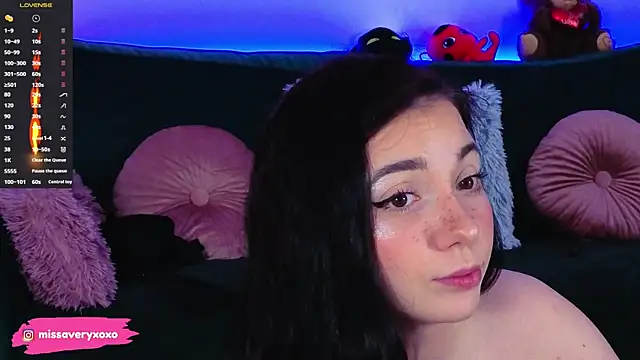 AveryWillow online show from March 31, 2026, 10:32 pm