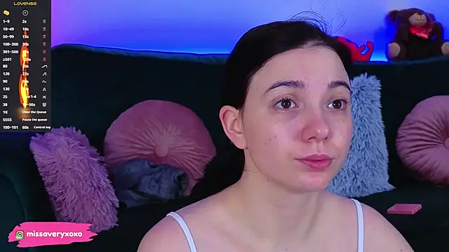 AveryWillow online show from April 1, 2026, 11:13 pm