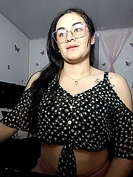 Snapshot of Hanna_Kinsley chatting on January 11, 2025, 4:06 am Hanna Kinsley online show from January 11, 2025, 4:06 am