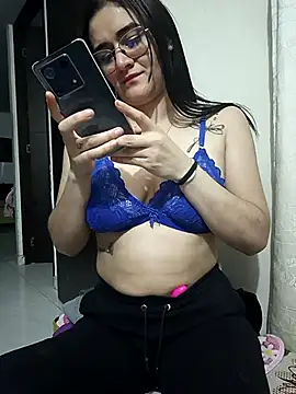 Snapshot of Hanna_Kinsley chatting on February 5, 2025, 3:13 am Hanna Kinsley online show from February 5, 2025, 3:13 am