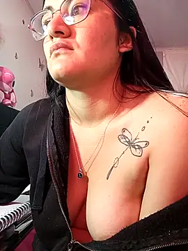 Snapshot of Hanna_Kinsley chatting on September 26, 2025, 4:11 pm Hanna Kinsley online show from September 26, 2025, 4:11 pm