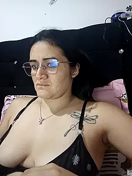 Snapshot of Hanna_Kinsley chatting on November 4, 2025, 3:38 am Hanna Kinsley online show from November 4, 2025, 3:38 am