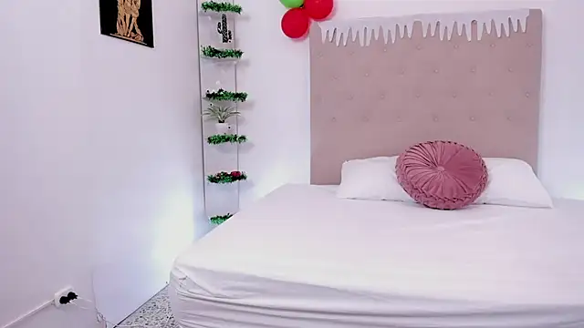 Snapshot of Alena_Hegmann chatting on December 9, 2024, 6:46 pm Alena Hegmann online show from December 9, 2024, 6:46 pm