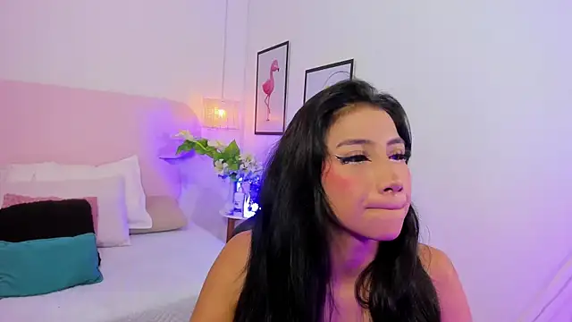 naomiii   online show from October 15, 2025, 11:43 am