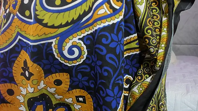 naomiii   online show from April 22, 2026, 11:45 am