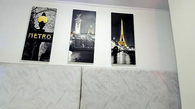 Snapshot of naomiii__ chatting on May 6, 2026, 11:37 am naomiii online show from May 6, 2026, 11:37 am