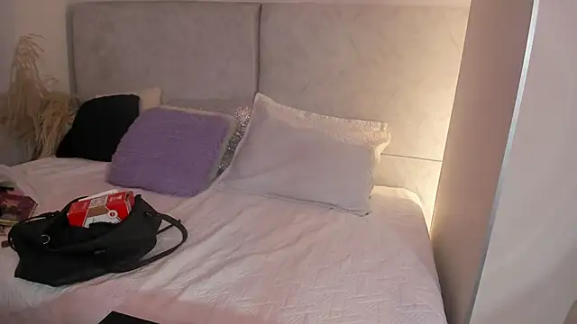 Snapshot of naomiii__ chatting on June 4, 2026, 6:36 pm naomiii online show from June 4, 2026, 6:36 pm