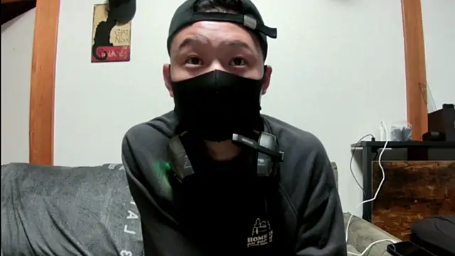 Snapshot of tuki_fu chatting on December 15, 2024, 11:01 am tuki fu online show from December 15, 2024, 11:01 am