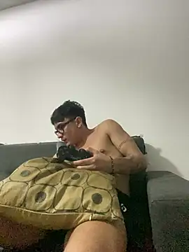 LCarreraa online show from March 4, 2025, 2:27 am