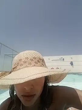 Snapshot of Karolgood3 chatting on June 27, 2026, 4:01 pm Karolgood3 online show from June 27, 2026, 4:01 pm