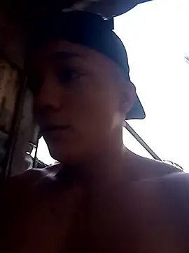 Snapshot of tayson_ chatting on October 8, 2025, 10:57 am tayson online show from October 8, 2025, 10:57 am