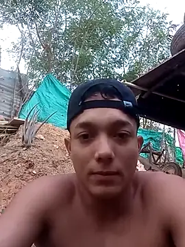 Snapshot of tayson_ chatting on October 9, 2025, 10:46 am tayson online show from October 9, 2025, 10:46 am