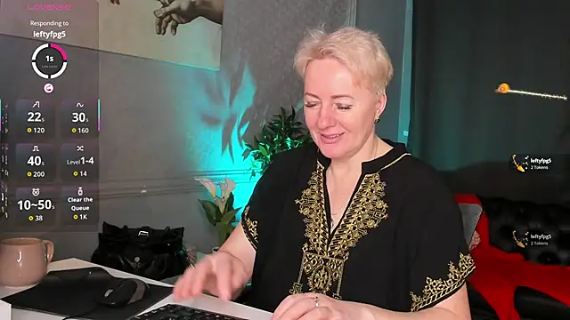 Nika Smit online show from February 8, 2026, 5:44 am