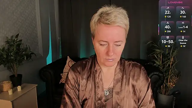 Nika Smit online show from March 28, 2026, 5:18 am