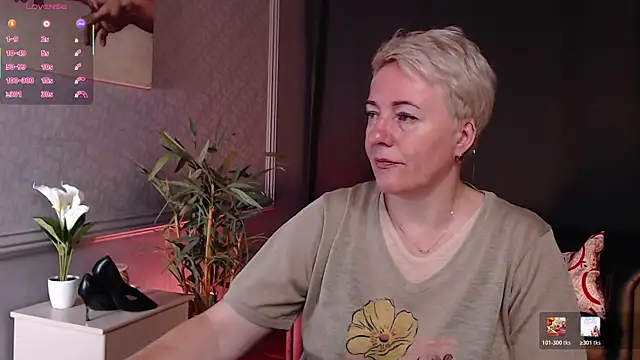 Snapshot of Nika_Smit chatting on July 12, 2026, 5:20 am Nika Smit online show from July 12, 2026, 5:20 am