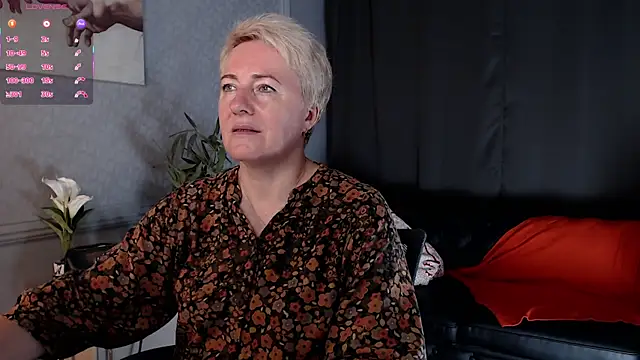 Snapshot of Nika_Smit chatting on August 1, 2026, 5:18 am Nika Smit online show from August 1, 2026, 5:18 am