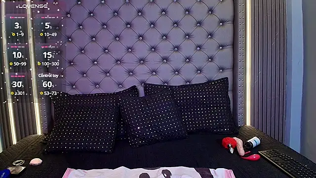 CAMILA JHONS online show from December 4, 2024, 1:53 pm