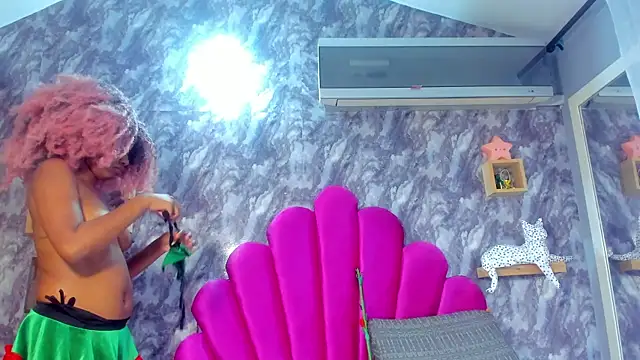 Snapshot of EMMAPARISS chatting on December 22, 2025, 11:51 am EMMAPARISS online show from December 22, 2025, 11:51 am