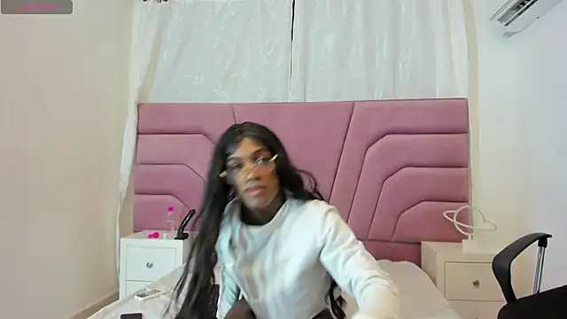 Snapshot of aishasounders chatting on December 25, 2024, 6:41 pm aishasounders online show from December 25, 2024, 6:41 pm