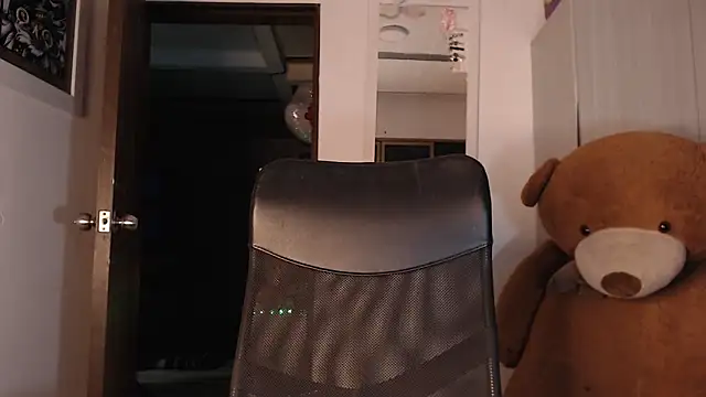 mistressbigcock777 online show from November 26, 2025, 3:07 am