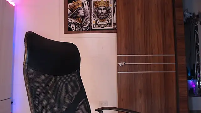 mistressbigcock777 online show from March 5, 2026, 5:58 am