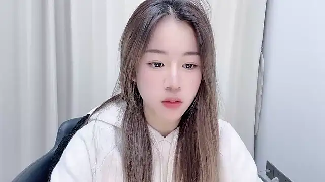 Snapshot of chloe-01 chatting on December 30, 2024, 12:31 pm chloe-01 online show from December 30, 2024, 12:31 pm