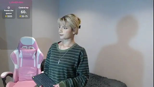 Snapshot of HiScarlett chatting on January 28, 2025, 9:41 am HiScarlett online show from January 28, 2025, 9:41 am