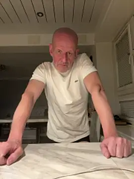 malematureisbest online show from December 18, 2025, 7:31 pm