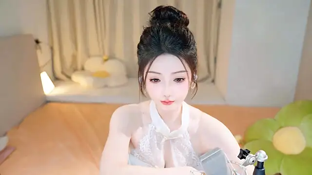 Snapshot of Eimile chatting on December 21, 2024, 6:12 pm Eimile online show from December 21, 2024, 6:12 pm