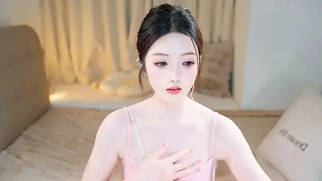 Snapshot of Eimile chatting on March 7, 2025, 6:11 pm Eimile online show from March 7, 2025, 6:11 pm